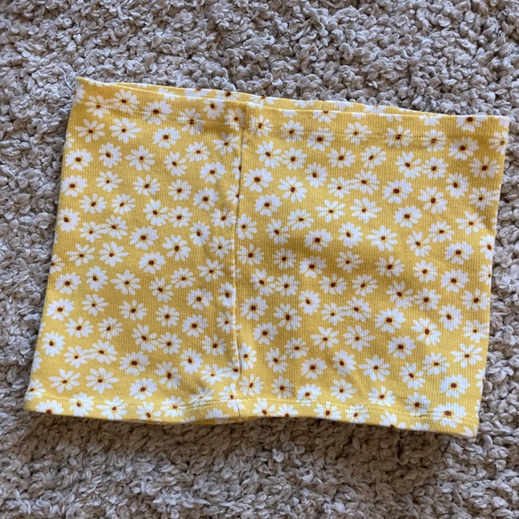 5/$30 Ditsy daisy yellow cropped tube top size medium summer - Picture 4 of 4